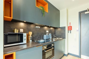 1 bed studio, Upper North Street, Brighton, BN24AA - Image 13
